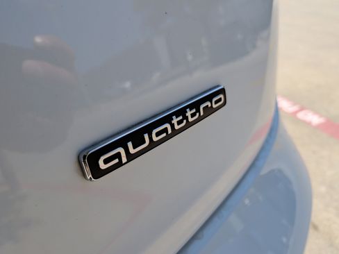 Used 2023 Audi Q5 e Prestige w/ Prestige Package image 42