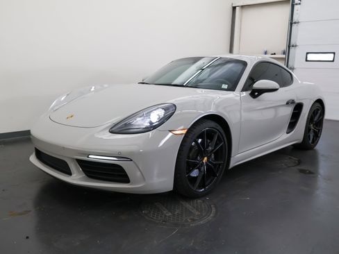 Used 2019 Porsche 718 Cayman RWD image 7