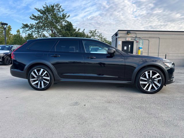 Certified 2025 Volvo V90 B6 Cross Country Ultra AWD/4WD image 10