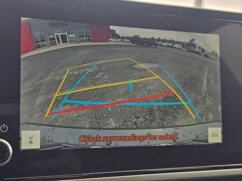 Used 2025 Toyota Camry SE FWD image 5