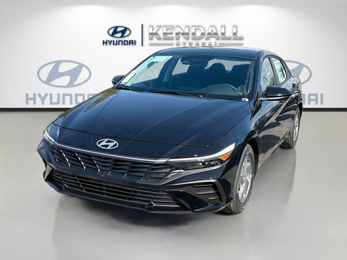 New 2026 Hyundai Elantra SE image 3