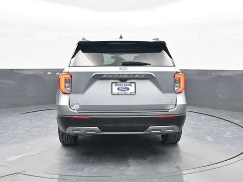 Used 2023 Ford Explorer XLT w/ Equipment Group 202A image 6