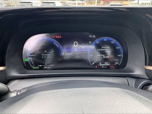 Used 2023 Toyota Crown Limited image 12