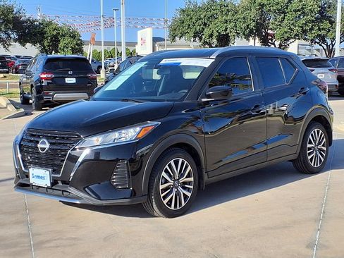 Used 2022 Nissan Kicks SV FWD image 3