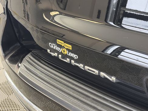 Certified 2023 GMC Yukon SLT w/ SLT Premium Package image 16