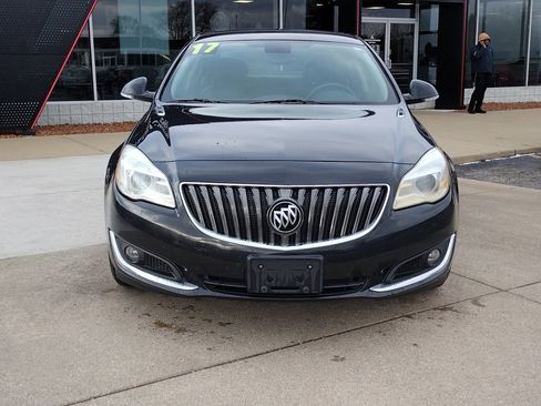 Used 2017 Buick Regal Sport Touring image 2