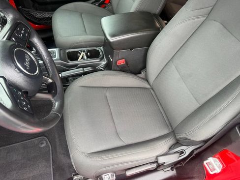 Certified 2019 Jeep Wrangler Sport AWD/4WD image 16