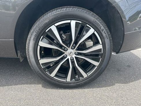 Certified 2025 Volvo XC60 B5 Plus AWD/4WD image 9