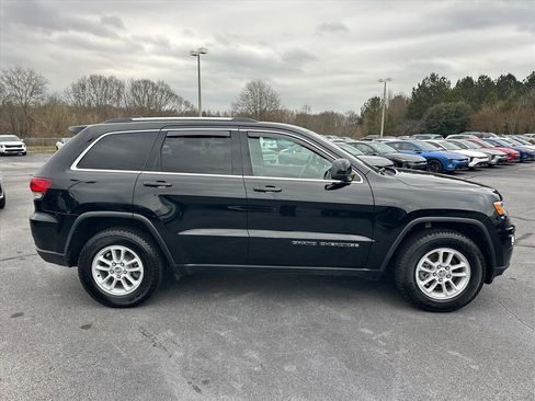 Used 2020 Jeep Grand Cherokee Laredo image 2