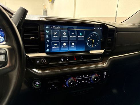 Used 2024 Chevrolet Silverado 2500 LT w/ Convenience Package image 24