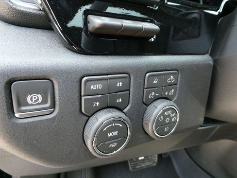 New 2026 Chevrolet Silverado 1500 High Country w/ High Country Premium Package AWD/4WD image 24
