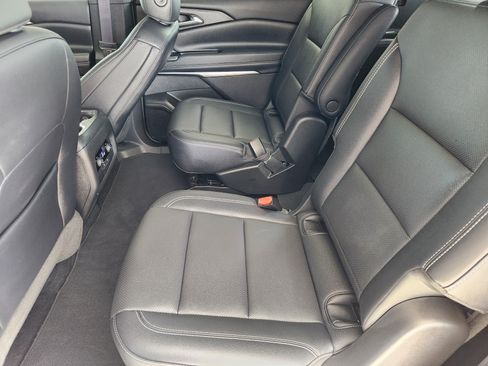 Certified 2025 Chevrolet Traverse LT FWD image 29