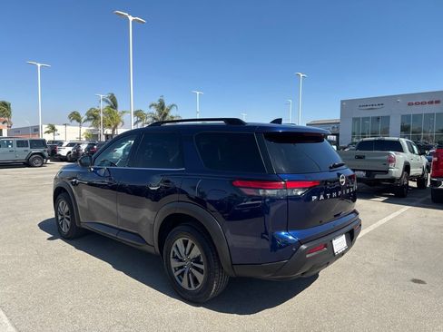 Used 2024 Nissan Pathfinder SV FWD image 6