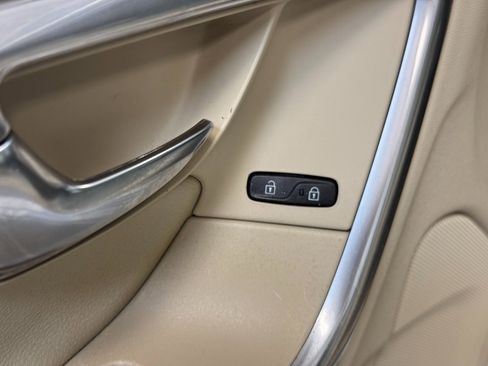 Used 2015 Volvo V60 T5 Premier Plus image 10