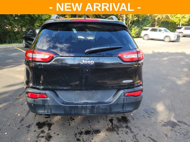 Used 2015 Jeep Cherokee Latitude w/ Cold Weather Group FWD image 4