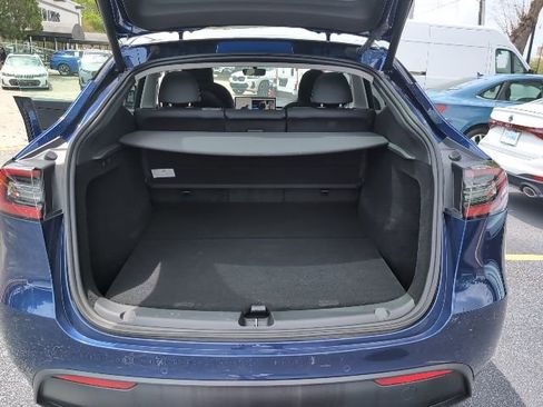 Used 2022 Tesla Model Y Long Range image 24