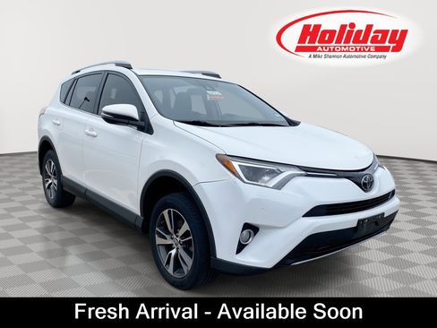 Used 2018 Toyota RAV4 XLE image 1