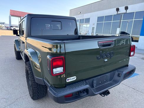 Used 2022 Jeep Gladiator Sport AWD/4WD image 9