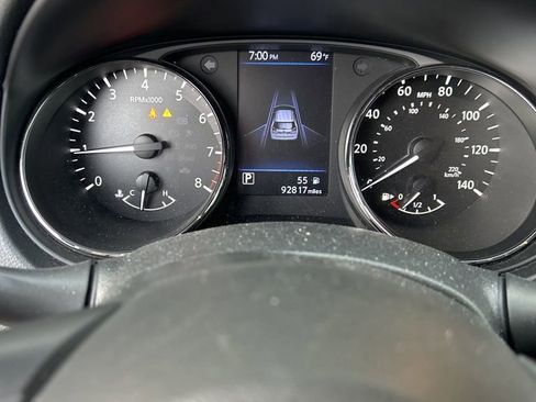 Used 2018 Nissan Rogue SL w/ Premium Package image 6