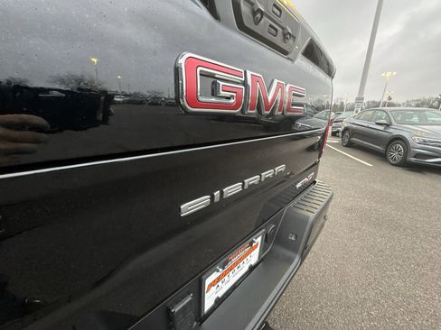 Used 2022 GMC Sierra 1500 AT4X image 32
