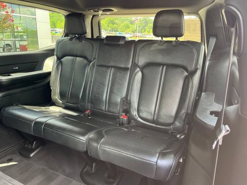 Used 2022 Jeep Wagoneer Series II w/ Premium Group I AWD/4WD image 17