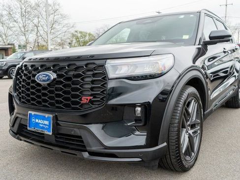 Used 2025 Ford Explorer ST AWD/4WD image 2