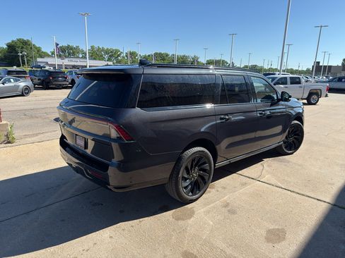 Used 2025 Lincoln Navigator L Reserve w/ Jet Appearance Package AWD/4WD image 6