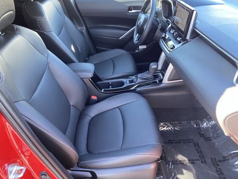 Used 2024 Toyota Corolla Cross XLE image 9