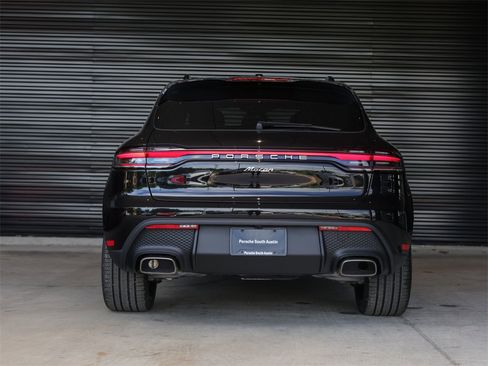 Certified 2025 Porsche Macan image 6