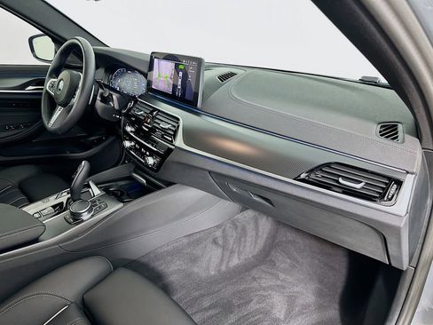 Certified 2023 BMW 530e w/ M Sport Package image 29