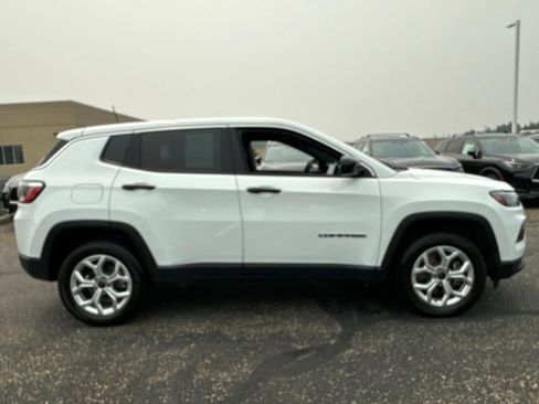 Used 2025 Jeep Compass Sport AWD/4WD image 13