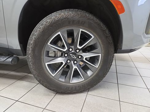Used 2024 Chevrolet Tahoe Z71 w/ Luxury Package AWD/4WD image 8