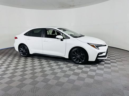 Used 2024 Toyota Corolla SE w/ SE Premium Package FWD image 2