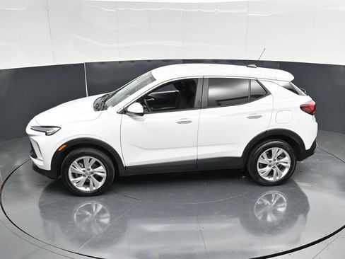 Used 2025 Buick Encore GX Preferred AWD/4WD image 41