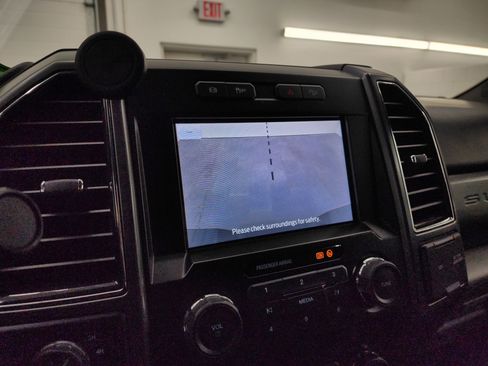 Used 2022 Ford F250 XLT w/ Black Appearance Package image 17