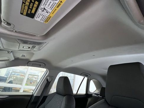 Used 2022 Toyota RAV4 XLE image 10