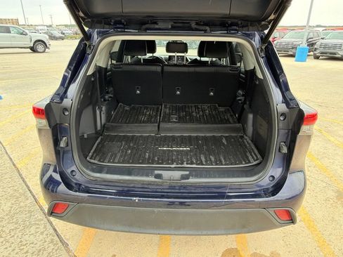 Used 2022 Toyota Highlander XLE AWD/4WD image 22