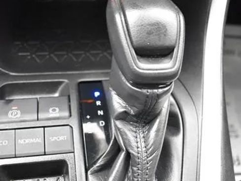 Used 2024 Toyota RAV4 XLE FWD image 35