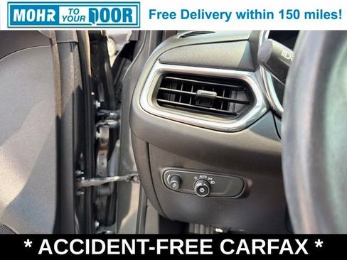 Used 2018 Chevrolet Equinox LT FWD image 16