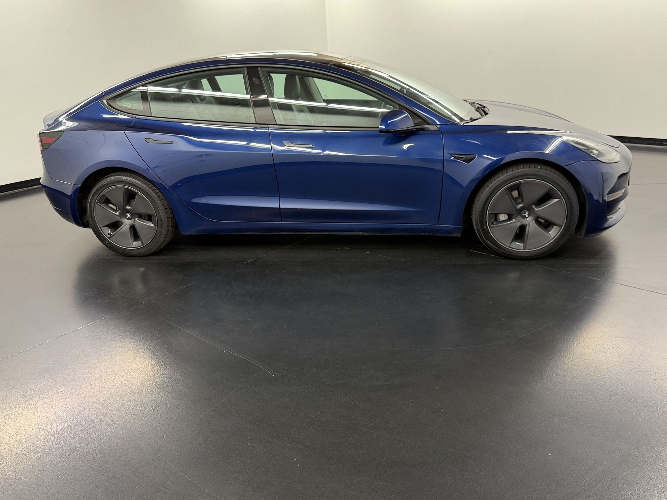 Used 2022 Tesla Model 3 Long Range AWD/4WD image 8