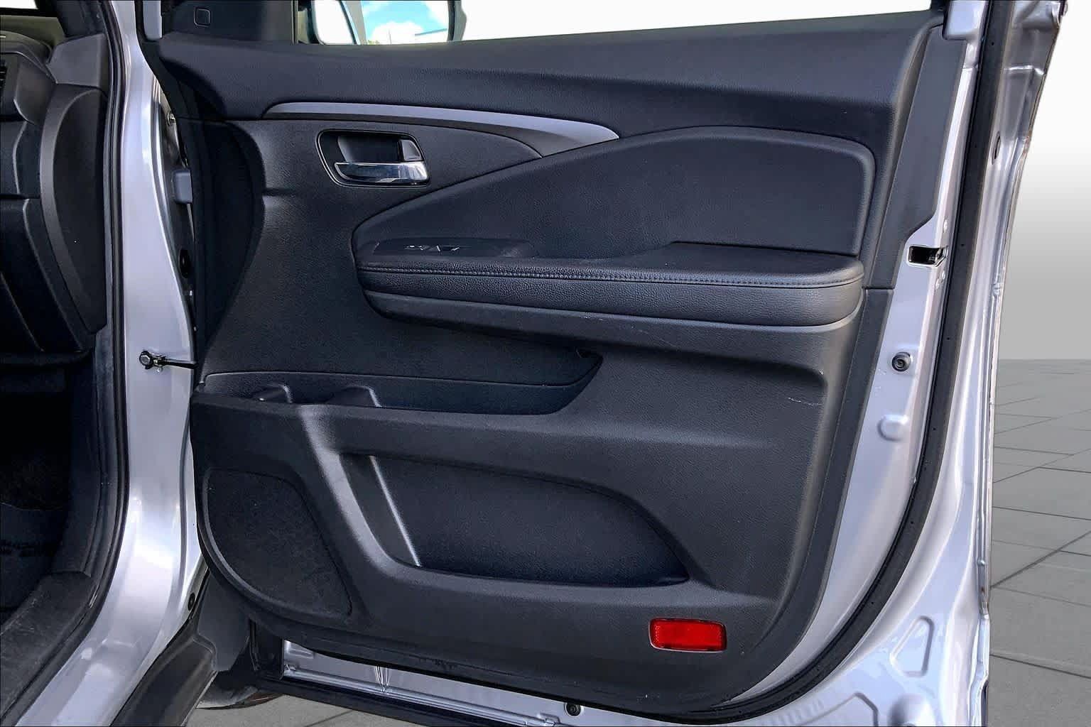 Used 2022 Honda Pilot Sport image 23