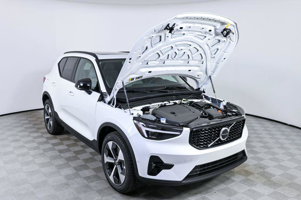 Used 2026 Volvo XC40 B5 Plus w/ Protection Package Premier AWD/4WD image 32