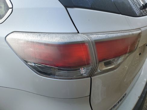 Used 2015 Toyota Highlander LE image 4