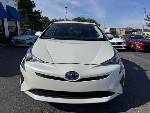 Used 2018 Toyota Prius Two w/ Prius Two Safety Plus Package FWD image 2