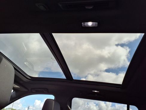 Used 2022 Chevrolet Suburban LT w/ Luxury Package AWD/4WD image 23