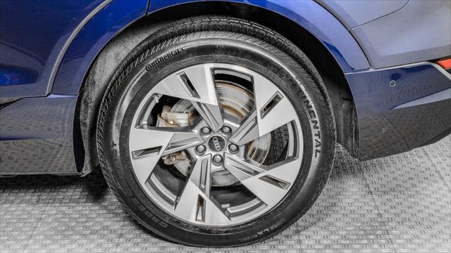 Used 2022 Audi e-tron Premium AWD/4WD image 32