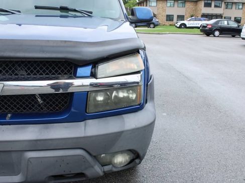 Used 2003 Chevrolet Avalanche 4x4 w/ Suspension Package, Off-Road image 37