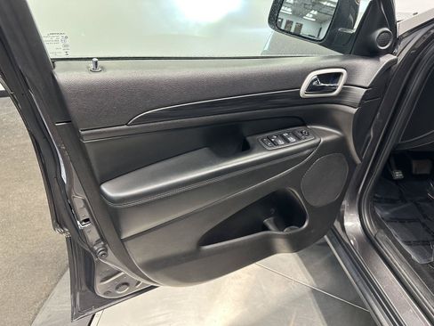 Used 2021 Jeep Grand Cherokee Laredo w/ Security & Convenience Group AWD/4WD image 13