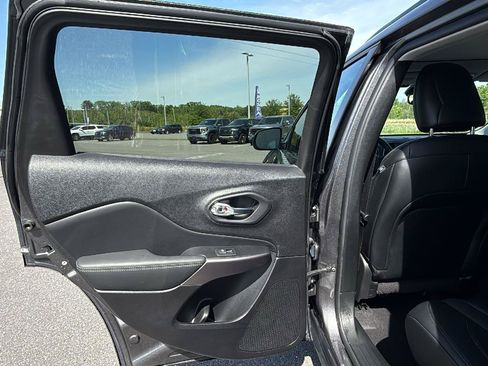 Used 2022 Jeep Cherokee Latitude Lux w/ Sun & Sound Group AWD/4WD image 22
