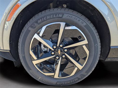 New 2025 Chevrolet Equinox EV LT image 25